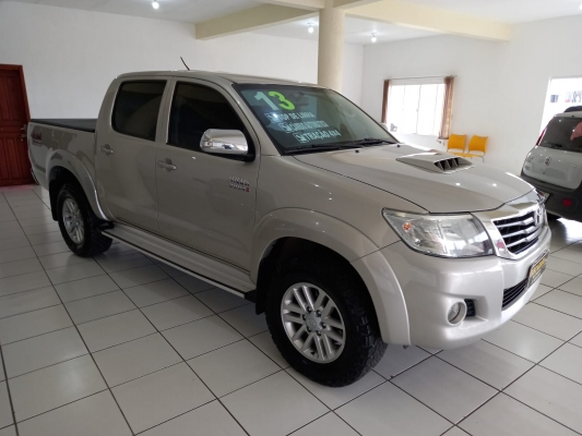 HILUX CABINE DUPLA SRV 3.0 4X4 TURBO AUTOMÁTICA BEGE 2013